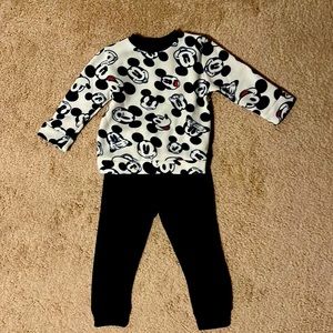 NWOT Mickey Mouse Sweatsuit, 24M